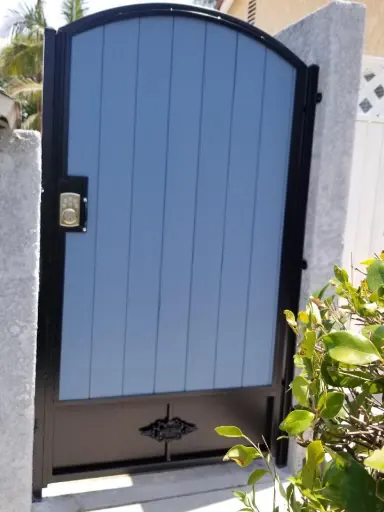 Minimalist Mixed-Metal Side Gates