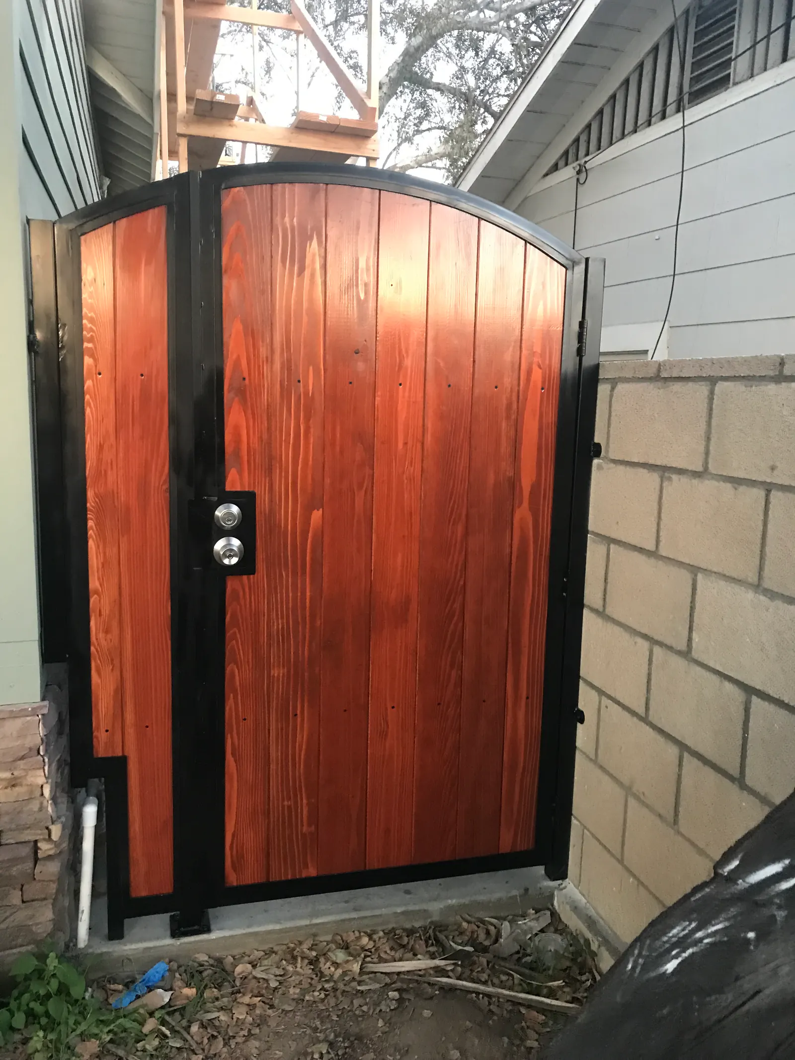 Modern Mixed-Metal Side Gates