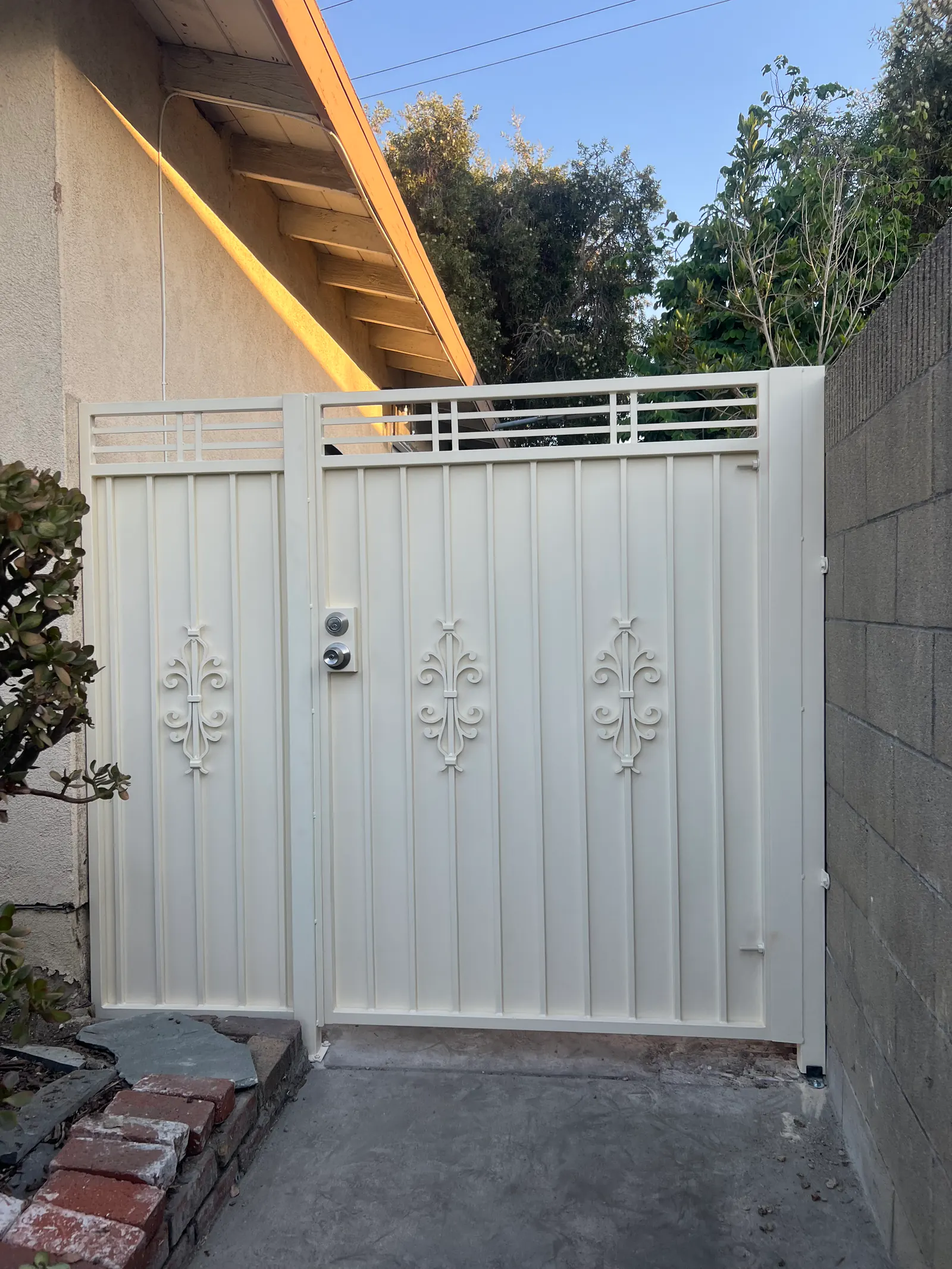 Traditional Steel Side Gates