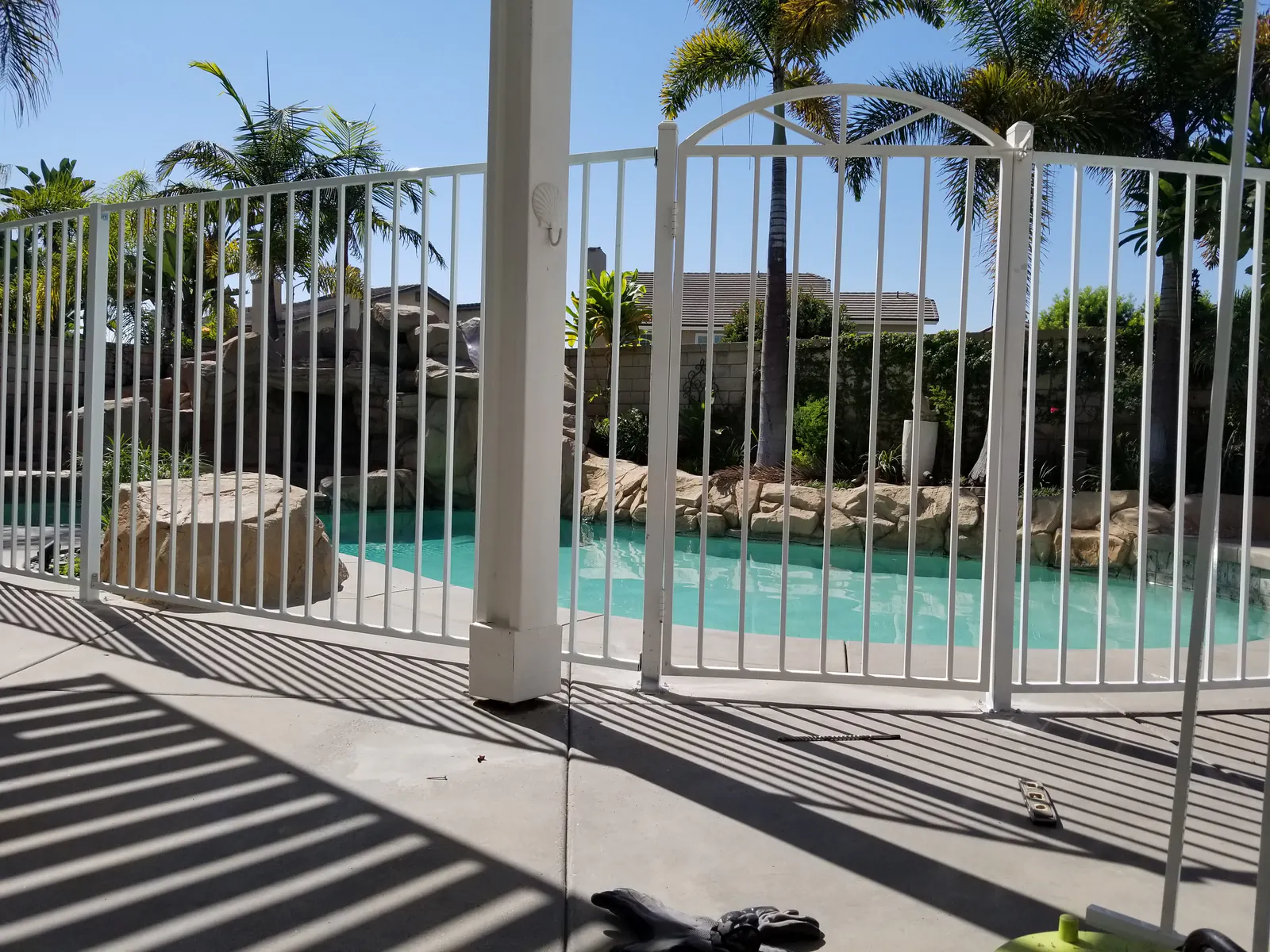 Minimalist Aluminum Pool Fencing